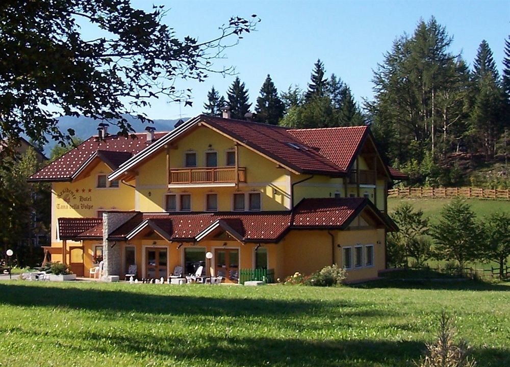 Tana Della Volpe Aparthotel Lavarone Exterior photo